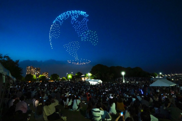 横浜開港祭ドローンショー-地球